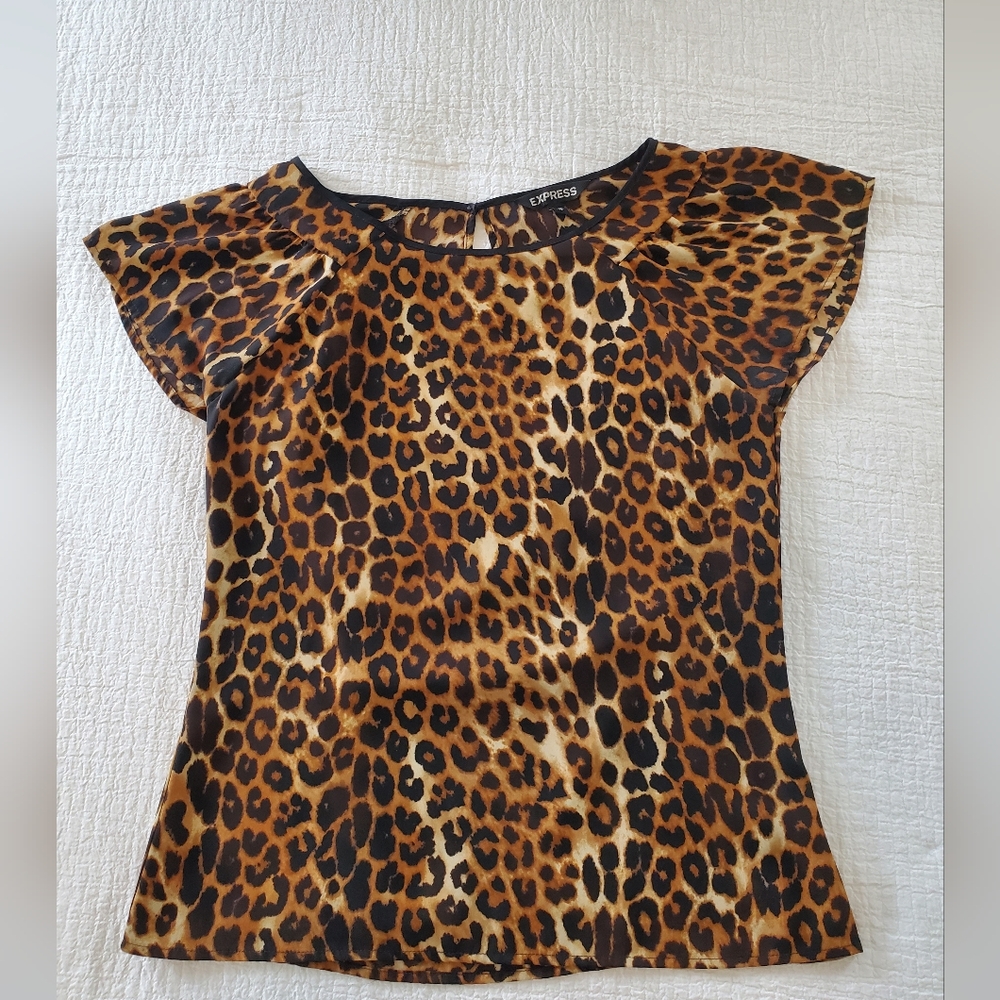 Express Leopard Animal Print Flutter Sleeve T-short Blouse - Key Hole Back